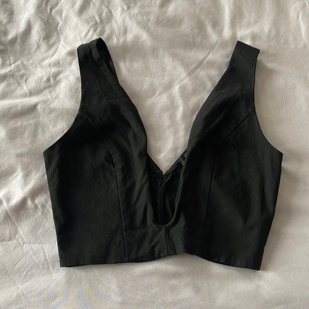 NWOT Solemio Los Angeles deep v crop top